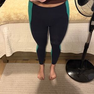 High waisted Athleta leggings with side pocket - navy blue with green stripe